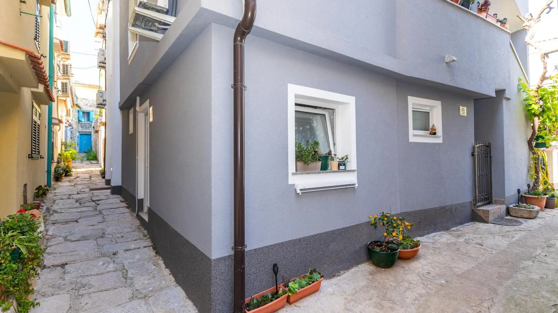 Apartment Vida 1Floor In The Old Part Of Baska Croaţia